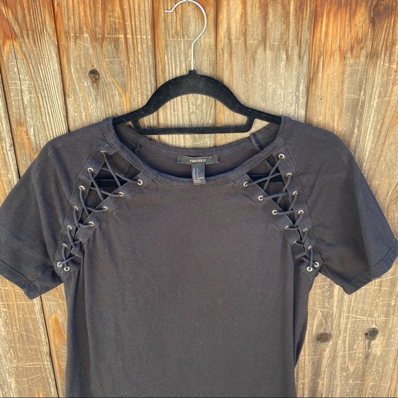 Cut out t-shirt dress - Picture 2 of 2